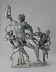 De Trojaanse priester Laocoön en zijn zonen vechten tevergeefs tegen de wurgende kracht van twee zeeslangen
